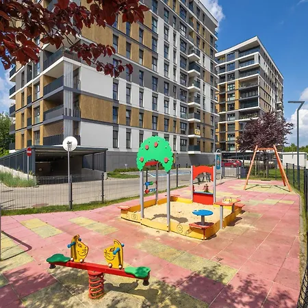 Bright Near The Center Of With Parking By Renters Appartement