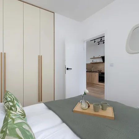 Apartment Bright Near The Center Of With Parking By Renters